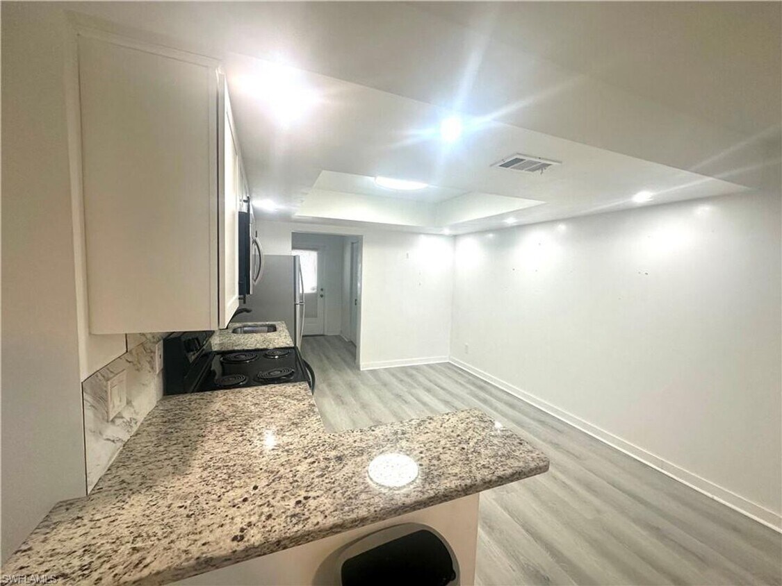 Foto principal - 2/2 Condo close to downtown Bonita