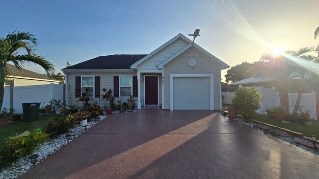 Foto del edificio - 1832 SW Cameo Blvd