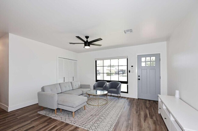 Foto del edificio - 716 W 11th St