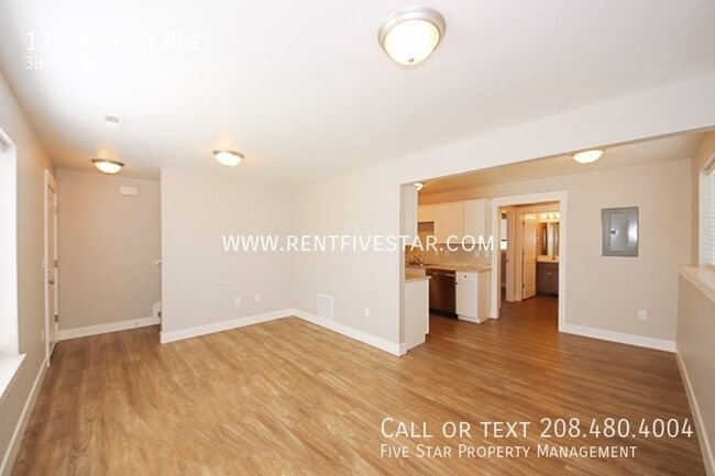 Building Photo - 120 N 16th Ave