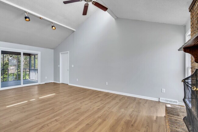 Foto del edificio - 204 Hattie Rd