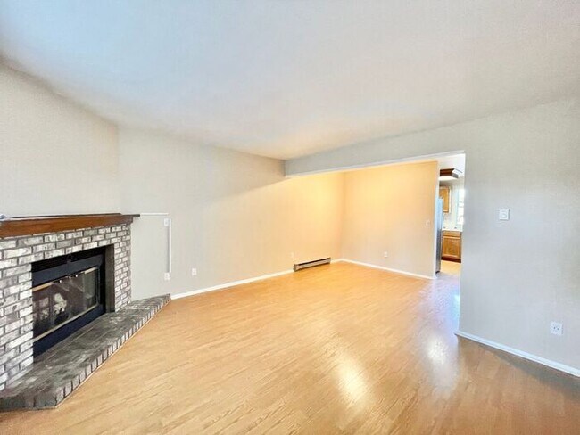 Foto del edificio - Great 2 Bed, 2.5 Bath 2-Story Condo in Pri...