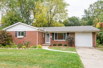 Building Photo - 900 Patricia Ave