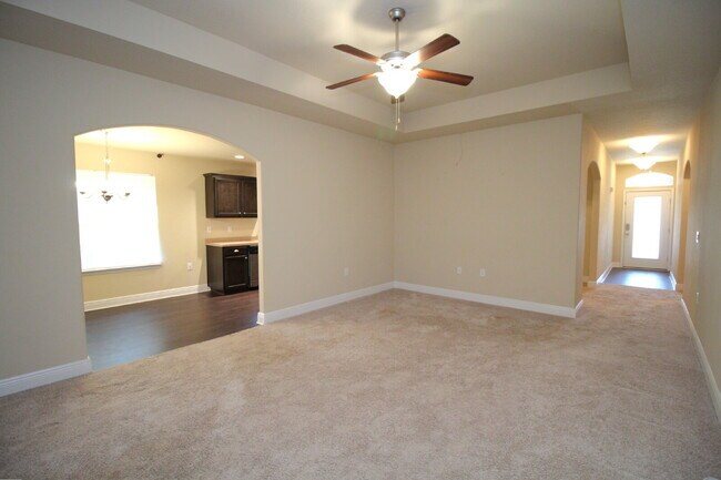 Foto del edificio - 3BR/2BA Home with Lawn Care Included – Mov...