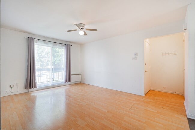 Building Photo - 444 Rue Moreau