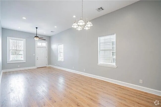 Building Photo - 2128 Toledano St