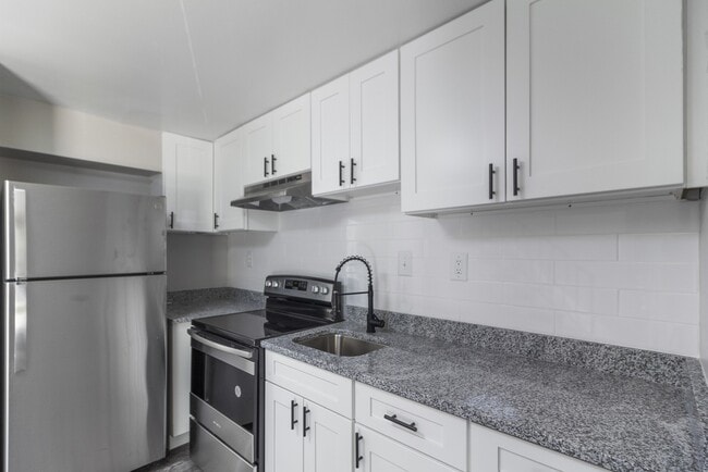 Building Photo - The Townhomes at River Crossing