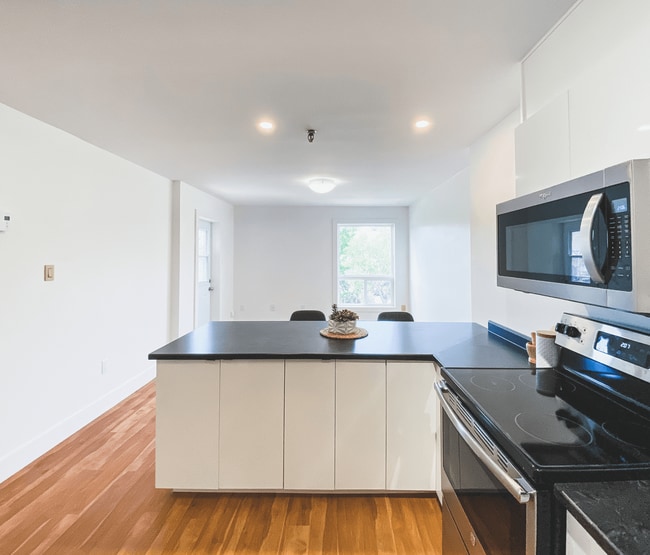 Building Photo - Rutledge Manor