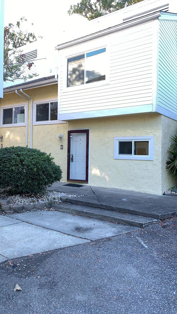 Building Photo - 1701 Yaupon Dr