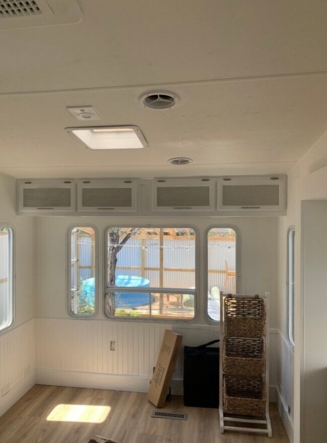 Foto del edificio - 755 Elmhurst Dr