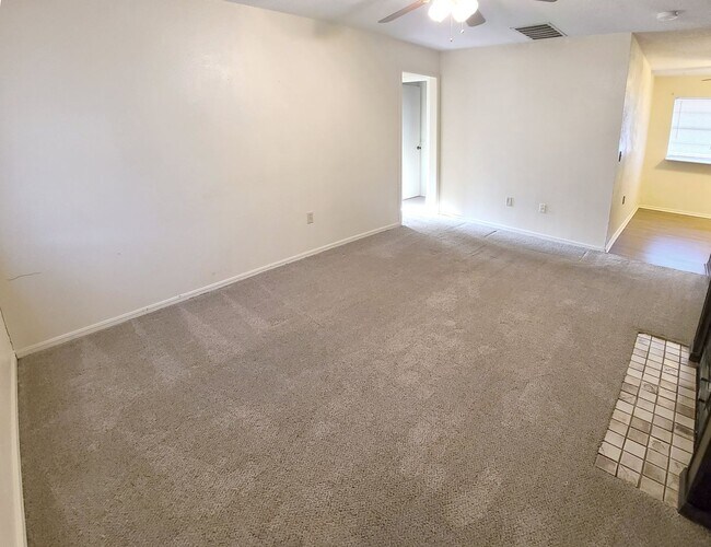 Building Photo - 3 Bed Home in Edmond