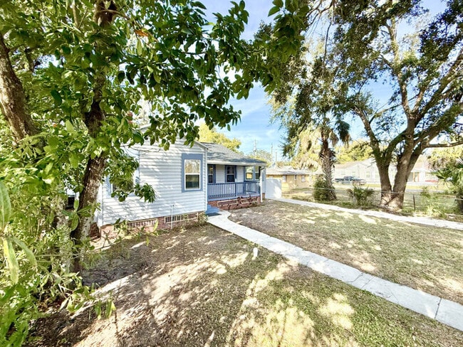 Foto del edificio - 3308 N Avon Ave