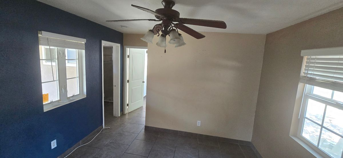 Foto del edificio - 9456 Elm Ave
