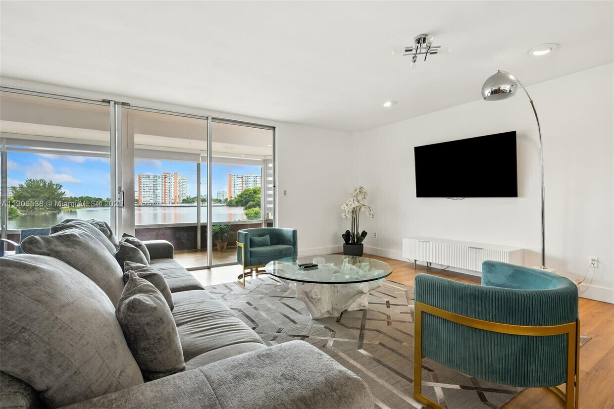 Foto principal - 1350 NE 191st St