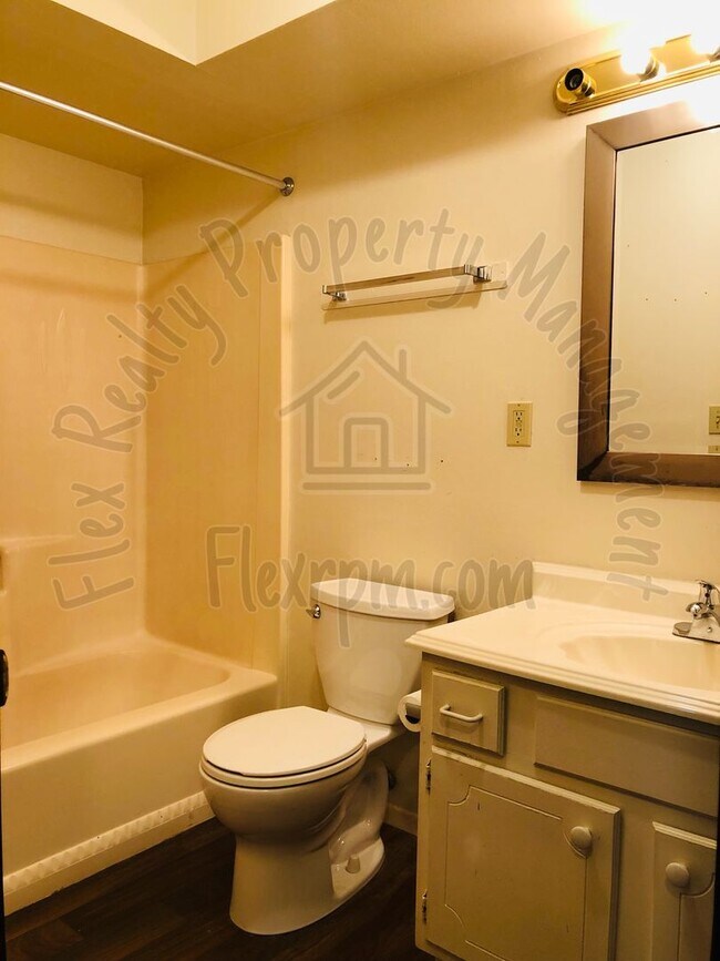 Foto del edificio - 3353 W Laskey Rd