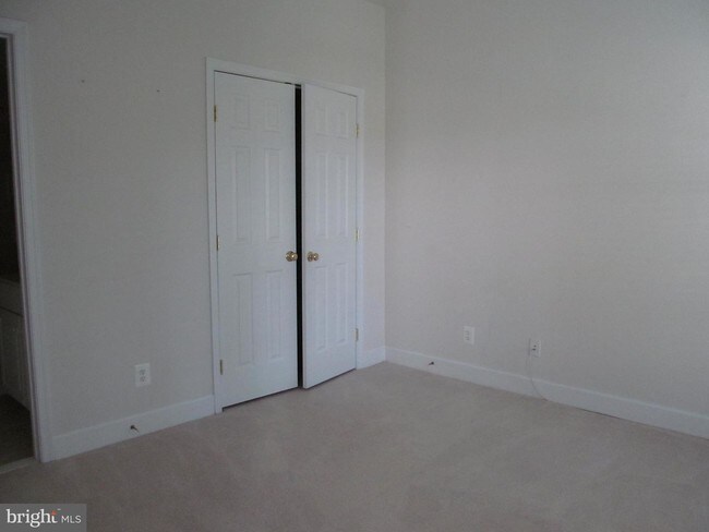 Building Photo - 2463 Huntington Park Dr