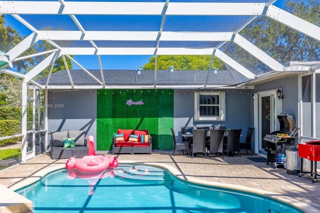 Building Photo - 312 N Luna Ct