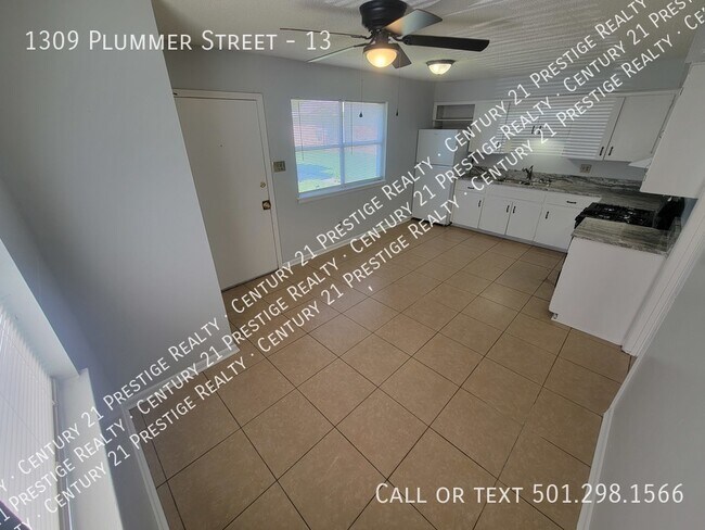 Building Photo - 1309 Plummer Street Apt #13