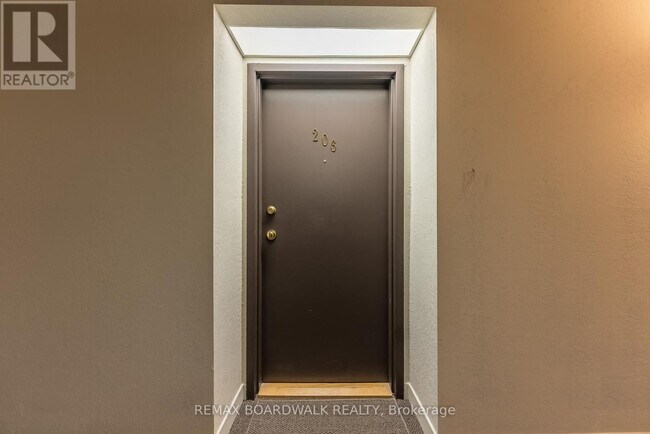 Building Photo - 318 Lorry Greenberg Dr