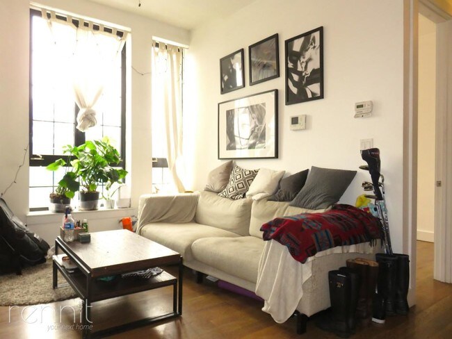 Foto del edificio - 861 Broadway