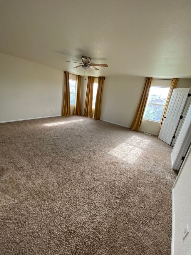 Building Photo - 3 bedroom 2 bathroom duplex in Englewood