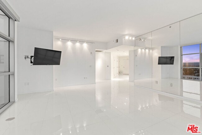 Foto del edificio - 13700 Marina Pointe Dr