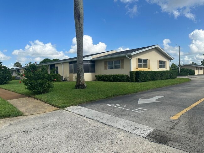 Building Photo - 2521 Barkley Dr W