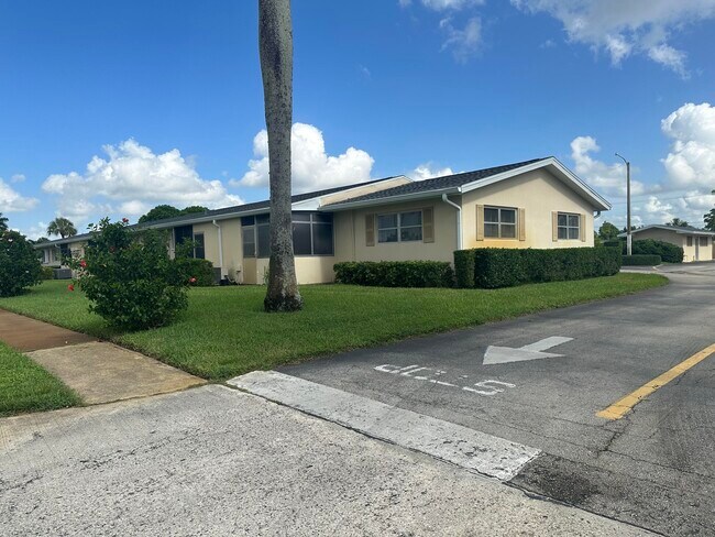 Foto del edificio - 2521 Barkley Dr W