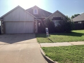 Building Photo - 16216 Romeo Dr