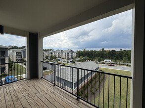 Interior Photo - The Crest at South Point