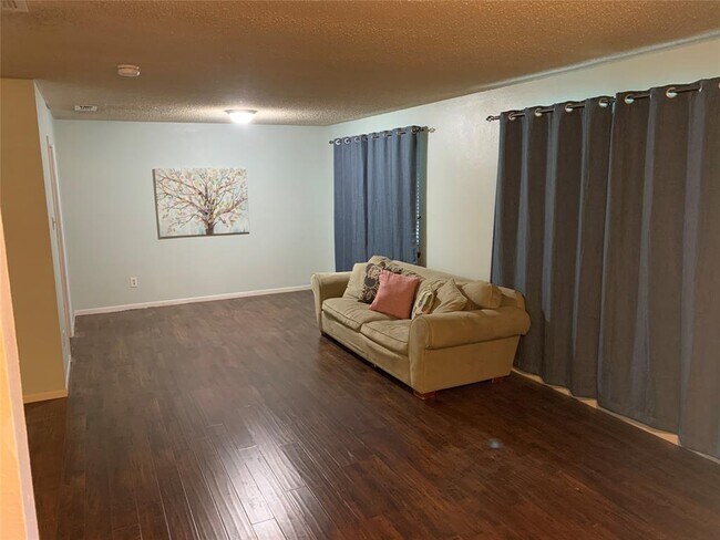 Foto del edificio - 11207 Hidden Bluff Dr