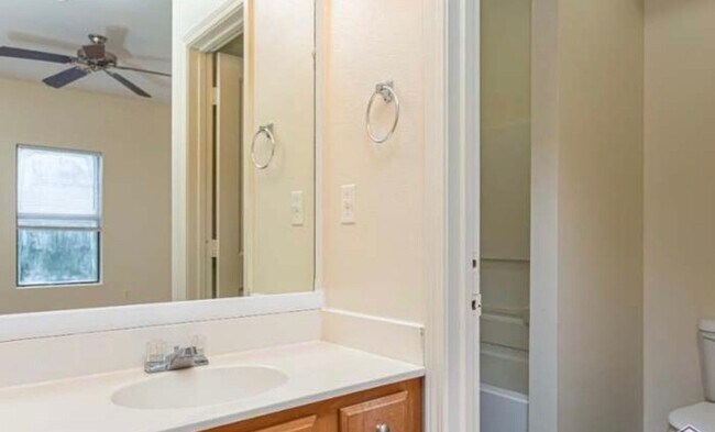 Foto del edificio - 373 Community College Dr