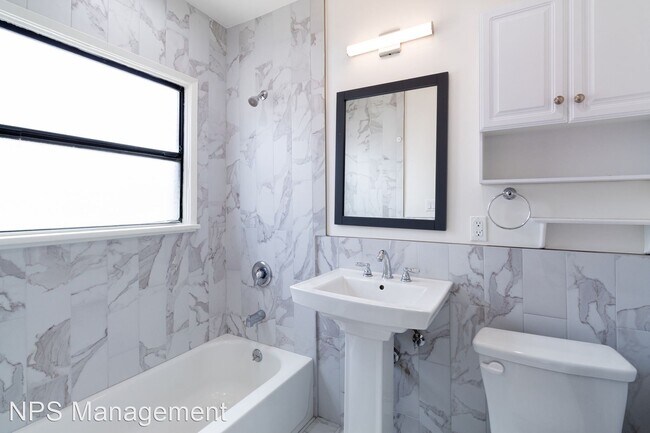 Foto del edificio - 1 br, 1 bath Apartment - 2104 E Florida St...