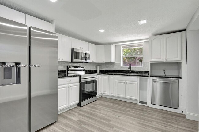 Building Photo - 2701 NW 18th Terrace
