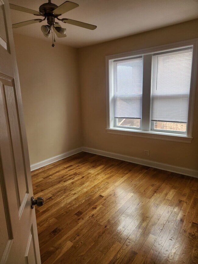 Foto del edificio - 4546 W George St