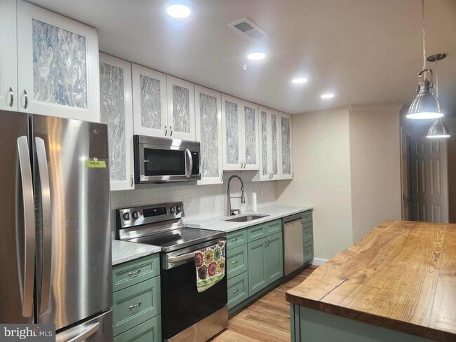 Foto del edificio - 6501 Springwater Ct