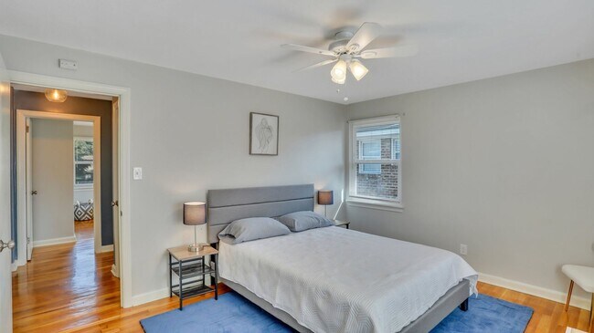 Foto del edificio - Beautifully renovated Move-in Ready 2bed 1...