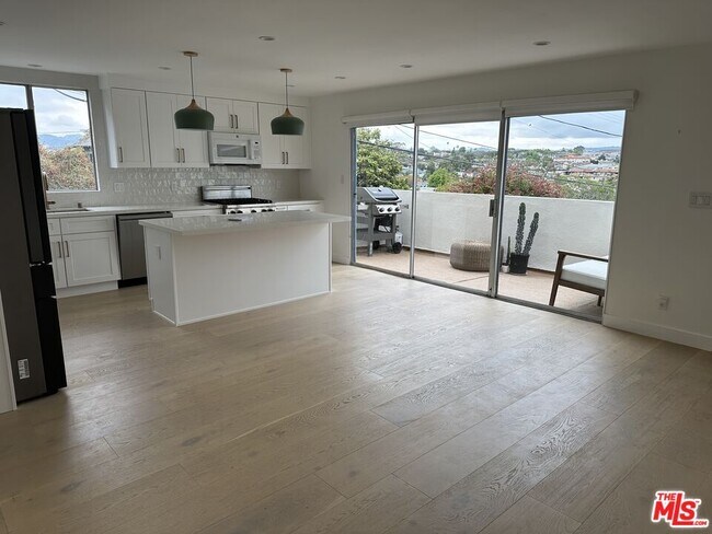 Foto del edificio - 630 Raymond Ave
