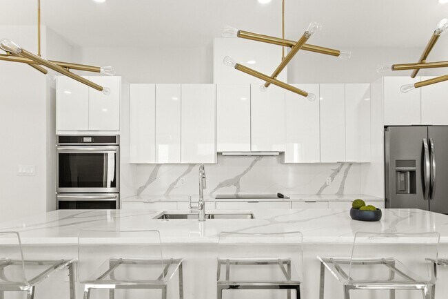 Foto del edificio - 2419 Crossman Ave