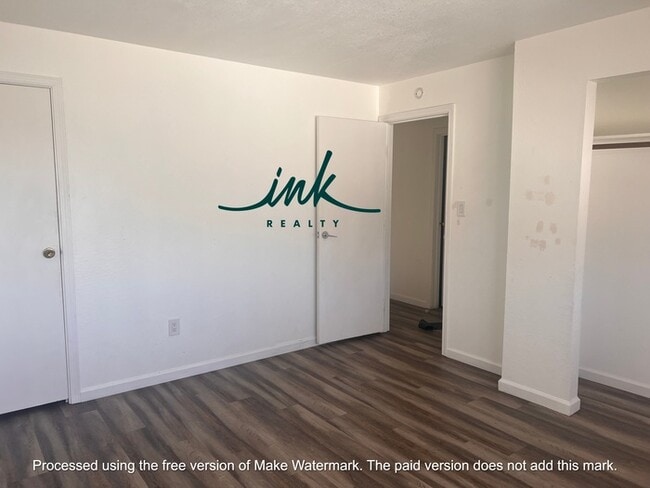 Building Photo - 2 bed 1 bath Unit Available - $1,100 a month