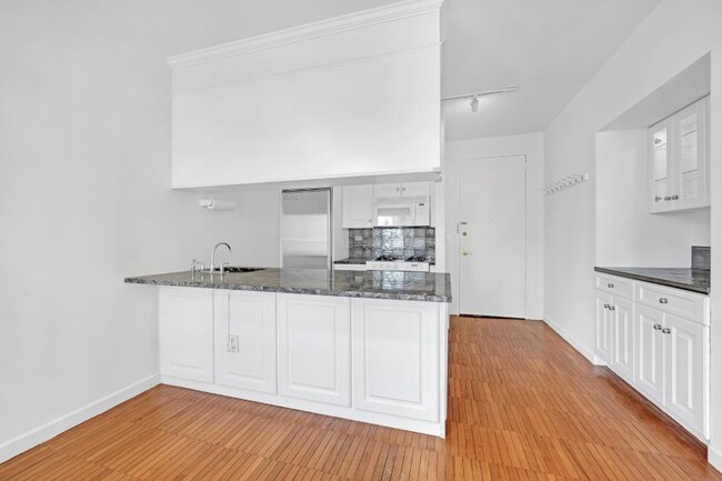 Building Photo - 1 bedroom in New York NY 10065