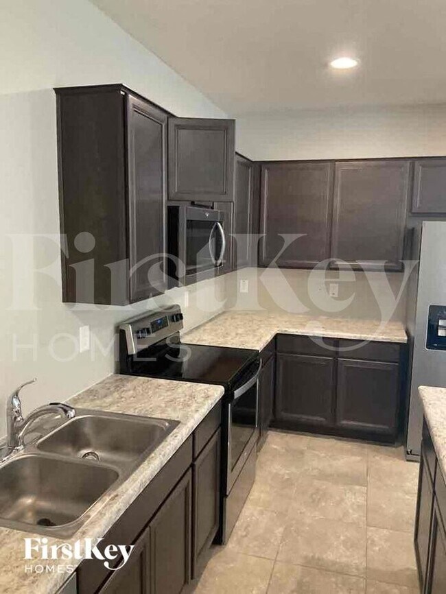 Foto del edificio - 18197 W Foothill Dr