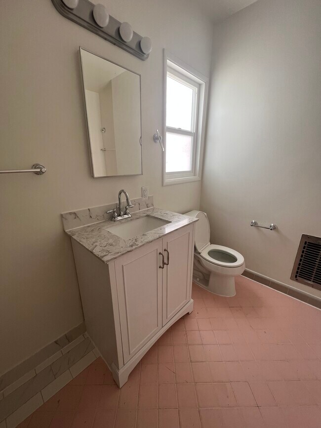 BEAUTIFUL VANITY - 2115 S Beverly Glen Blvd