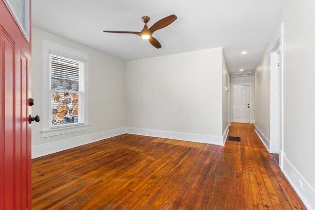 Foto del edificio - 988 Pelham Street NW