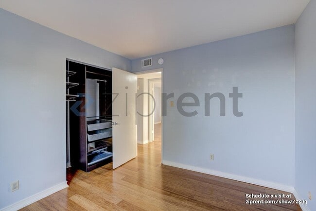 Foto del edificio - 3648 Gilbert Ct