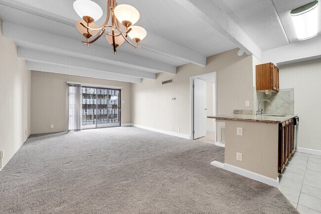 Foto del edificio - $1,395.00, stunning 1 bed, 1 bath condo in...