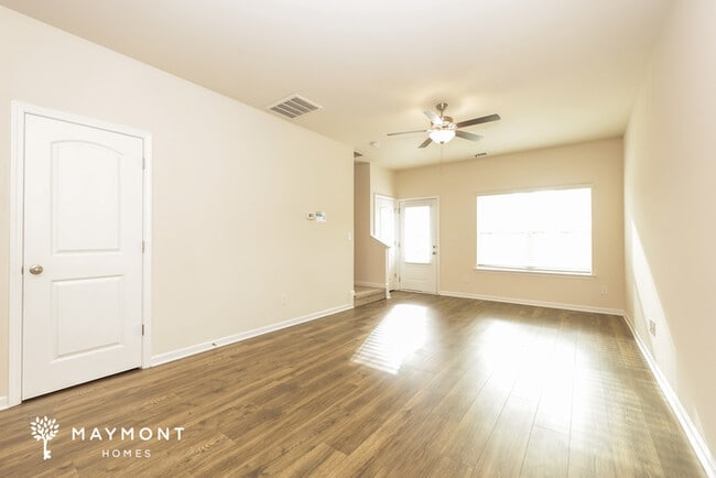 Building Photo - 8073 Logan Dr