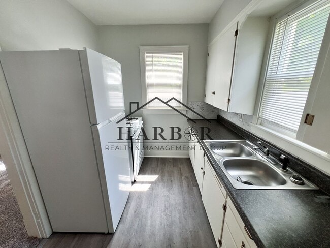 Building Photo - 527 Boone St