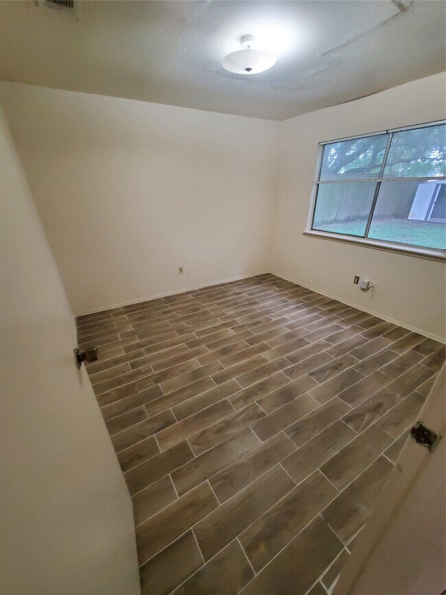 Building Photo - 7610 Lemma Dr