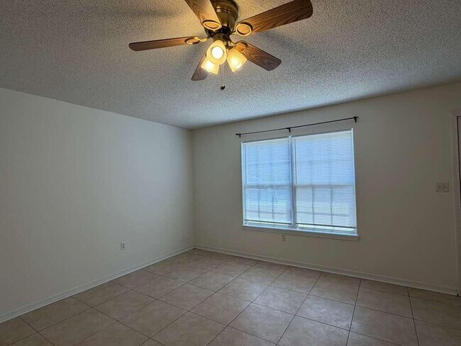 Foto del edificio - 5326 Vernon Taylor Rd